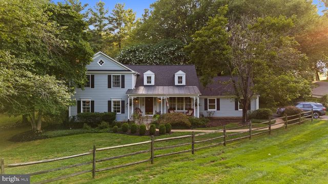 210 FALCON RIDGE RD, Great Falls, VA 22066