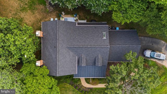 210 FALCON RIDGE RD, Great Falls, VA 22066