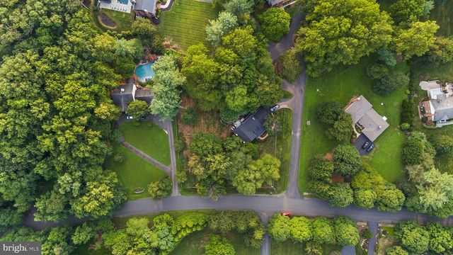 210 FALCON RIDGE RD, Great Falls, VA 22066