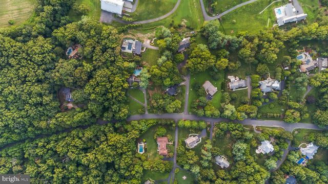 210 FALCON RIDGE RD, Great Falls, VA 22066
