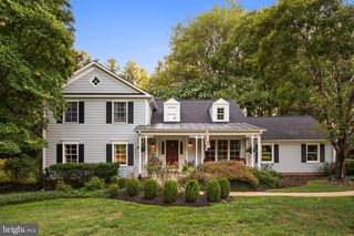 210 FALCON RIDGE RD, Great Falls, VA 22066