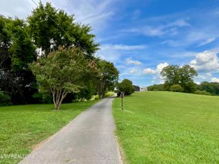 8220 Lucas Lane, Powell, TN 37849