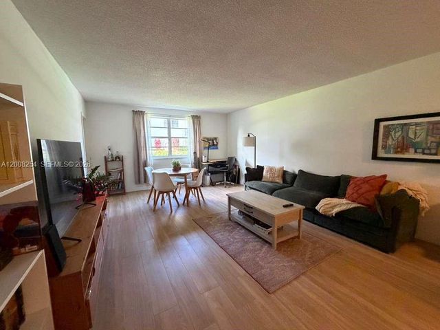 9020 NE 8th Avenue 1D, Miami Shores, FL 33138
