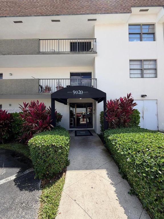 9020 NE 8th Avenue 1D, Miami Shores, FL 33138
