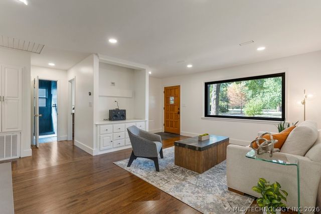 4907 S Boston Avenue, Tulsa, OK 74105