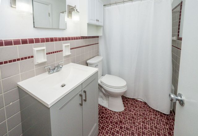 1604 E Henry Clay Avenue, Fort Wright, KY 41011