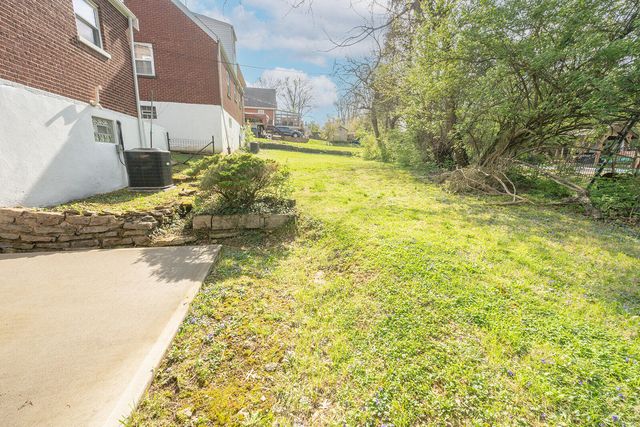 1604 E Henry Clay Avenue, Fort Wright, KY 41011