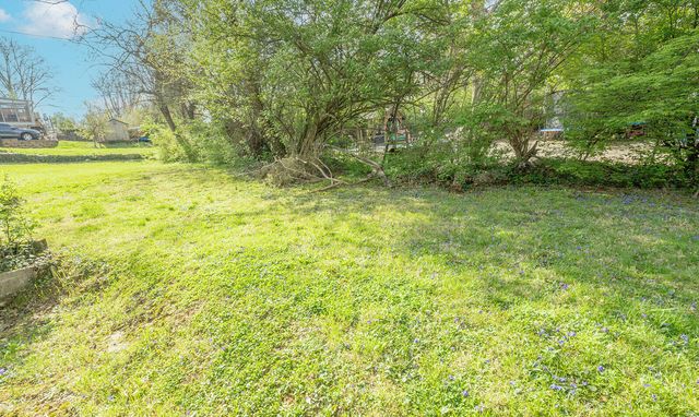 1604 E Henry Clay Avenue, Fort Wright, KY 41011
