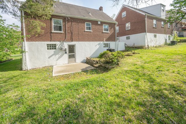 1604 E Henry Clay Avenue, Fort Wright, KY 41011