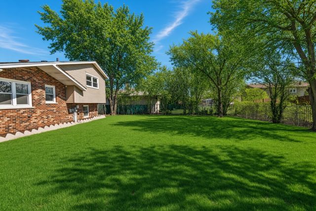 6151 Victoria Drive, Oak Forest, IL 60452
