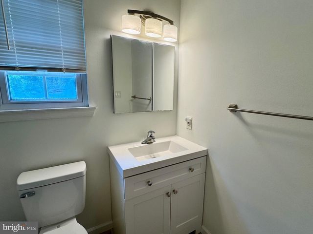 68 THOMAS AVE, Maple Shade, NJ 08052