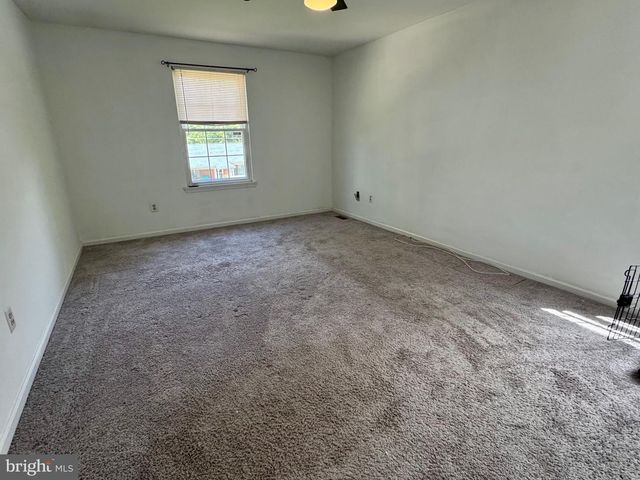 68 THOMAS AVE, Maple Shade, NJ 08052