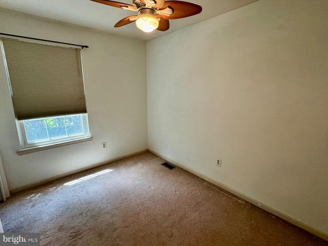 68 THOMAS AVE, Maple Shade, NJ 08052