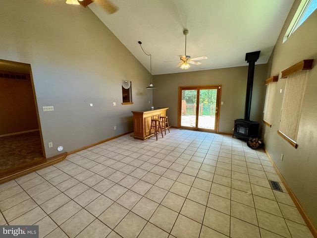 68 THOMAS AVE, Maple Shade, NJ 08052