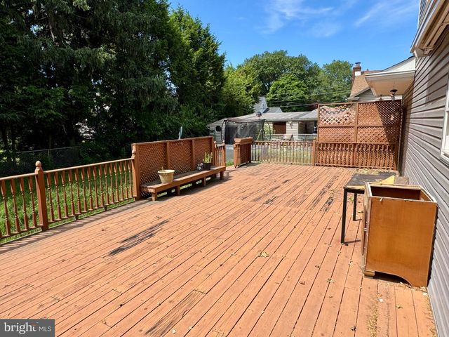 68 THOMAS AVE, Maple Shade, NJ 08052
