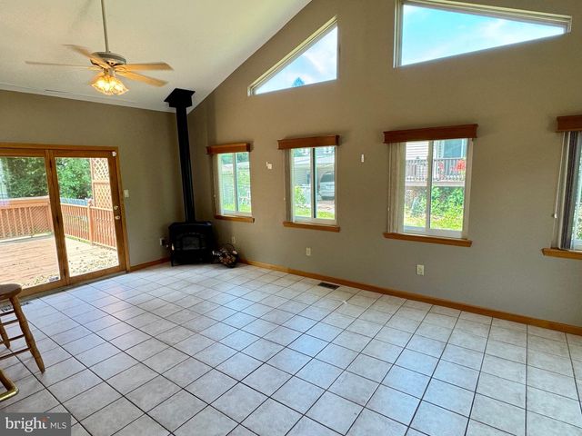 68 THOMAS AVE, Maple Shade, NJ 08052