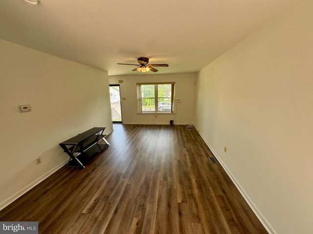 68 THOMAS AVE, Maple Shade, NJ 08052