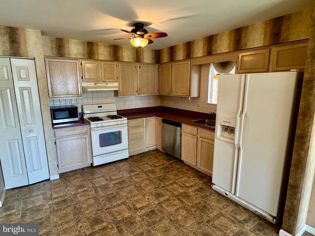 68 THOMAS AVE, Maple Shade, NJ 08052