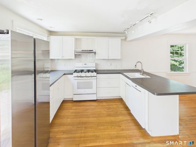 32 Liberty Street, Madison, CT 06443