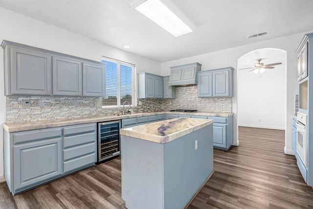 2768 Goshen Avenue, Clovis, CA 93611