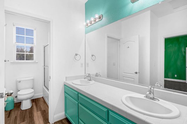 2768 Goshen Avenue, Clovis, CA 93611