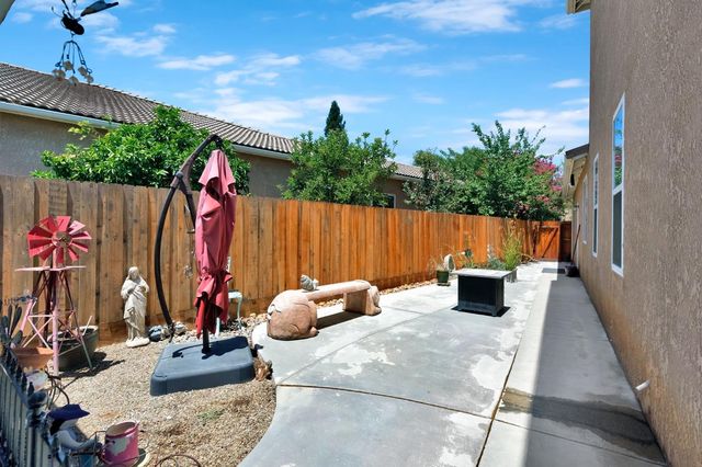 2768 Goshen Avenue, Clovis, CA 93611