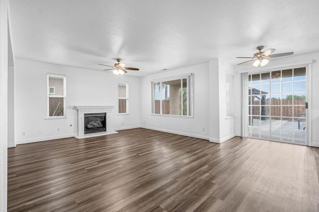 2768 Goshen Avenue, Clovis, CA 93611