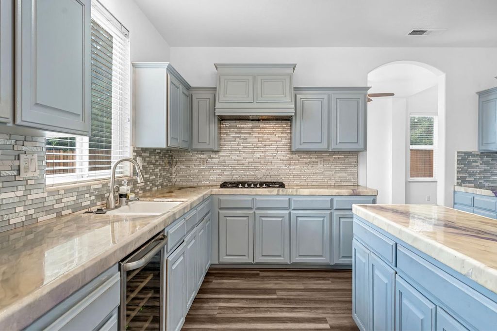Image 17 of property listing at 2768 Goshen Avenue, Clovis, CA 93611