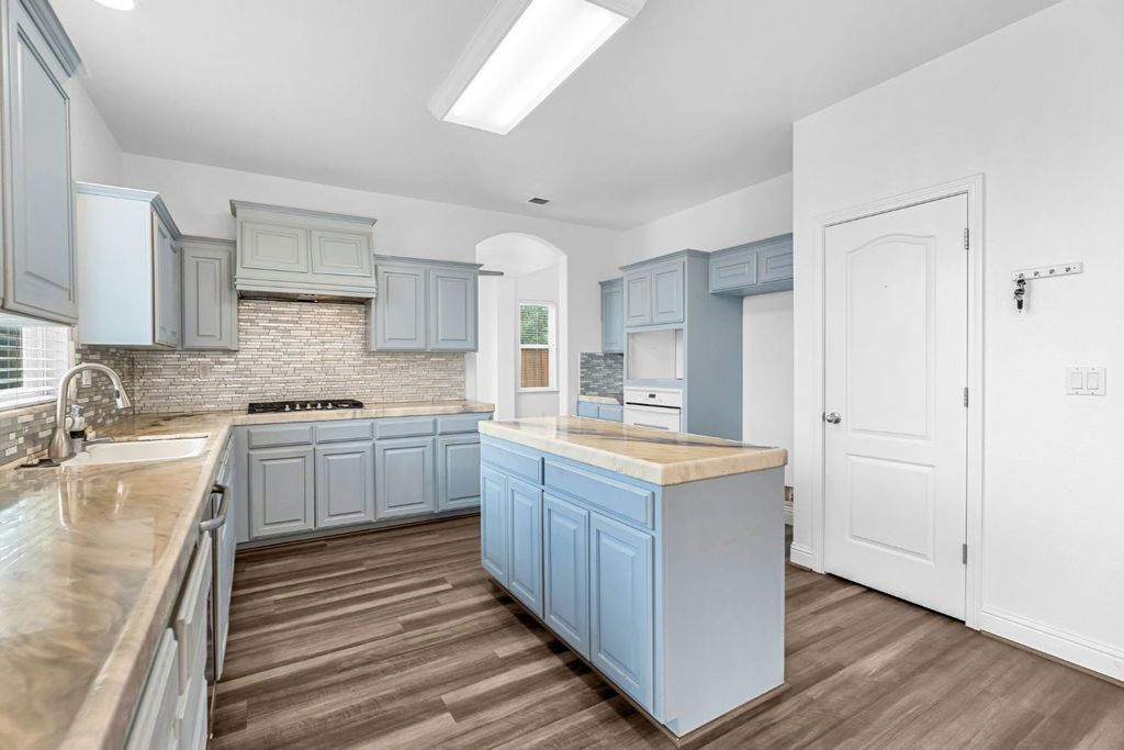 Image 18 of property listing at 2768 Goshen Avenue, Clovis, CA 93611