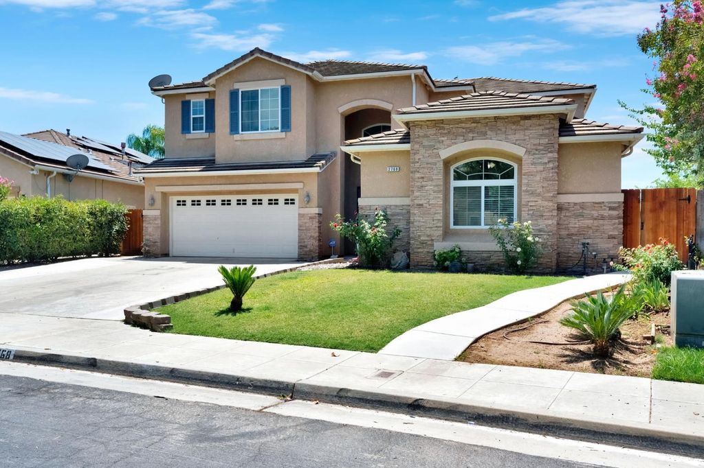 Image 2 of property listing at 2768 Goshen Avenue, Clovis, CA 93611
