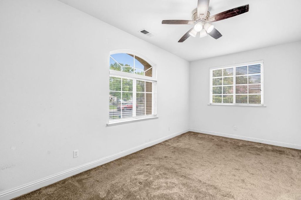 Image 23 of property listing at 2768 Goshen Avenue, Clovis, CA 93611