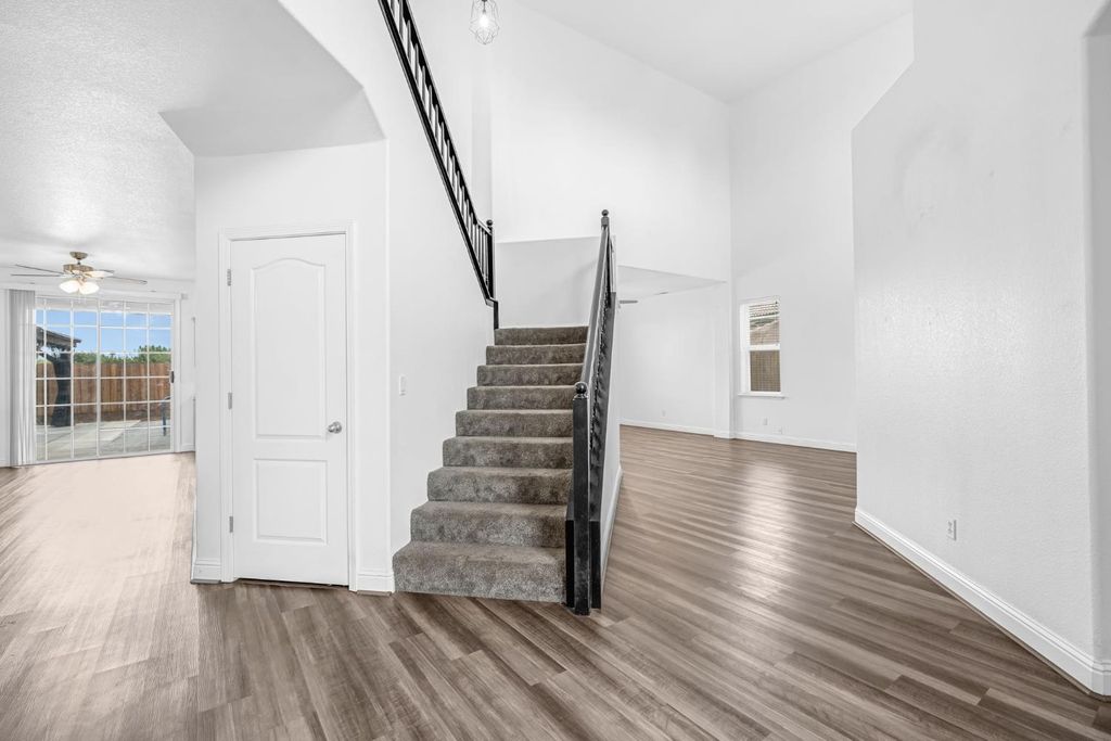 Image 26 of property listing at 2768 Goshen Avenue, Clovis, CA 93611