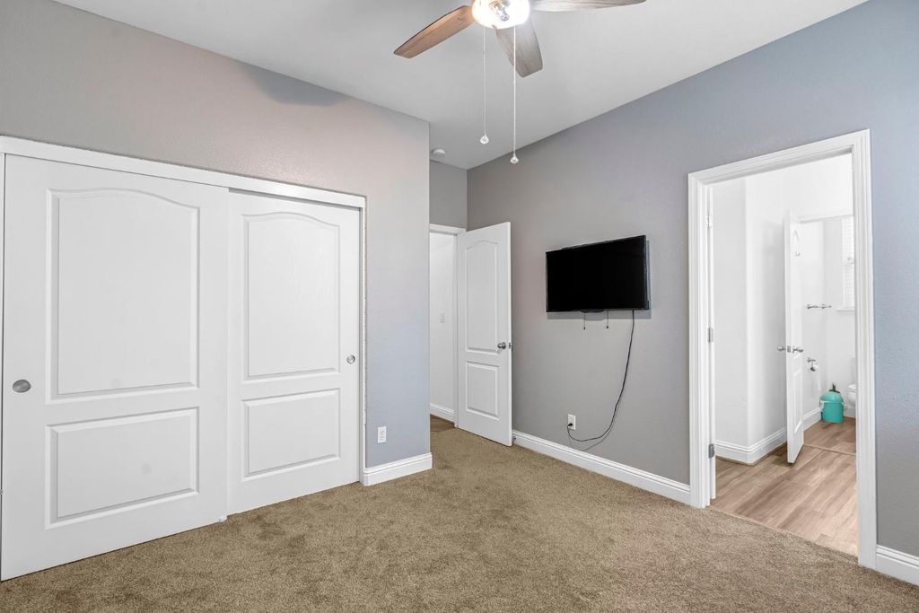 Image 39 of property listing at 2768 Goshen Avenue, Clovis, CA 93611