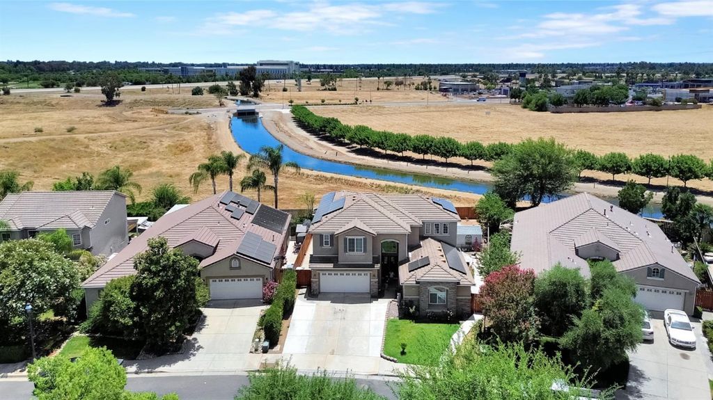Image 48 of property listing at 2768 Goshen Avenue, Clovis, CA 93611
