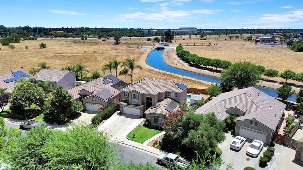 Image 49 of property listing at 2768 Goshen Avenue, Clovis, CA 93611