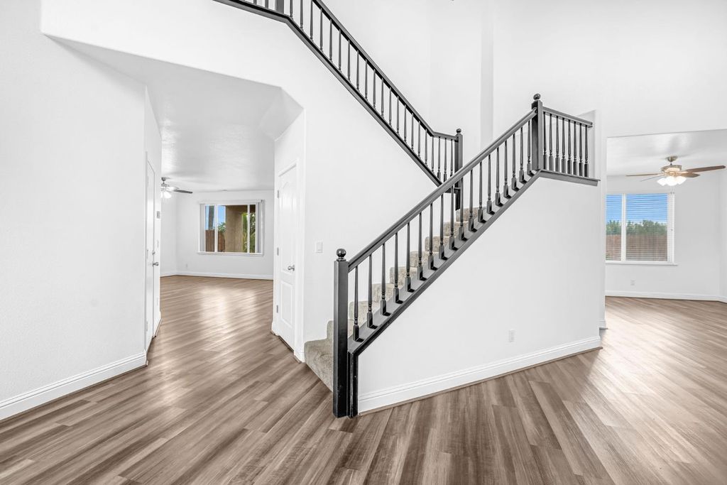 Image 5 of property listing at 2768 Goshen Avenue, Clovis, CA 93611