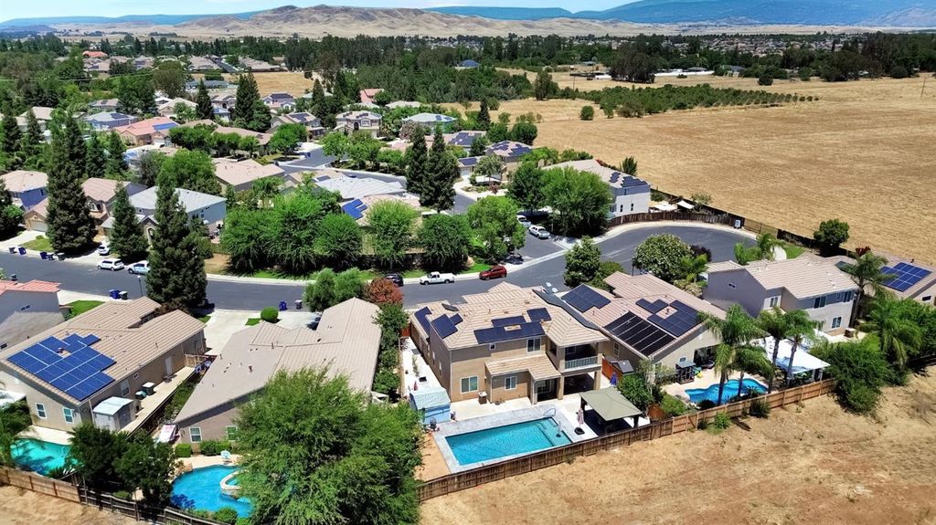Image 50 of property listing at 2768 Goshen Avenue, Clovis, CA 93611
