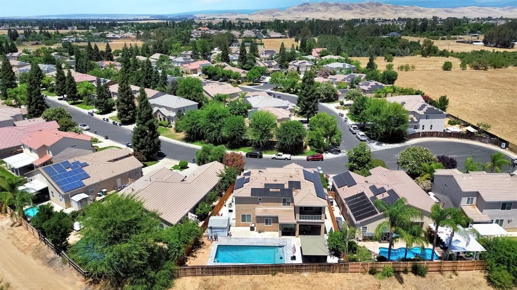 Image 51 of property listing at 2768 Goshen Avenue, Clovis, CA 93611