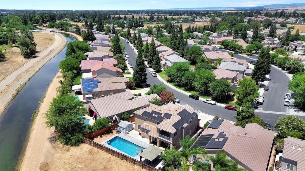 Image 52 of property listing at 2768 Goshen Avenue, Clovis, CA 93611