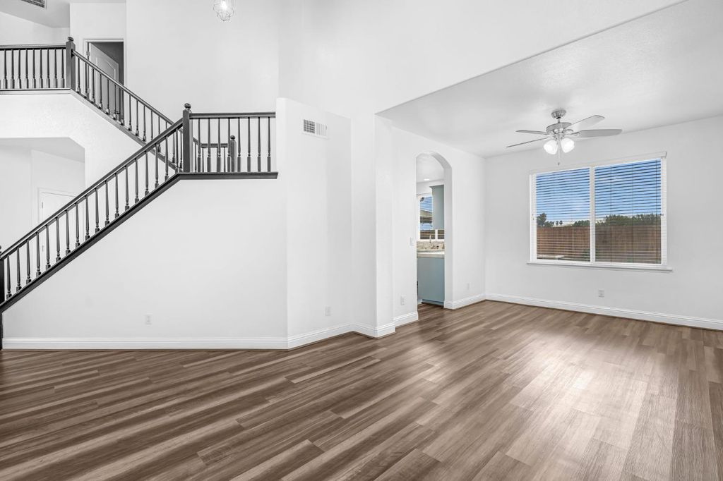 Image 6 of property listing at 2768 Goshen Avenue, Clovis, CA 93611
