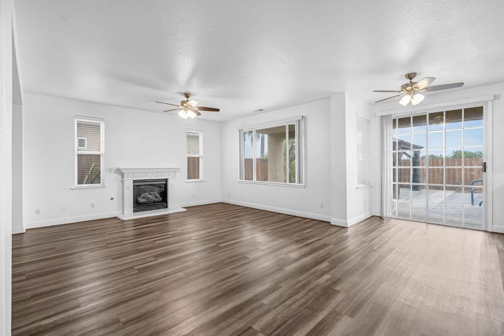 Image 9 of property listing at 2768 Goshen Avenue, Clovis, CA 93611