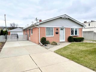 21520 Maple Street, St Clair Shores, MI 48081