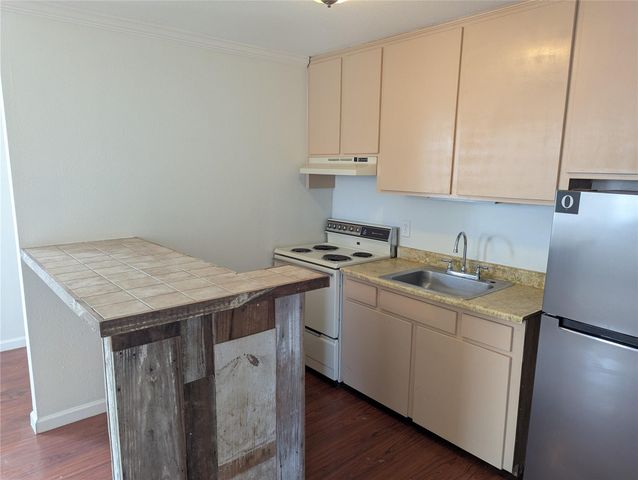 111 Rose DR, Dripping Springs, TX 78620