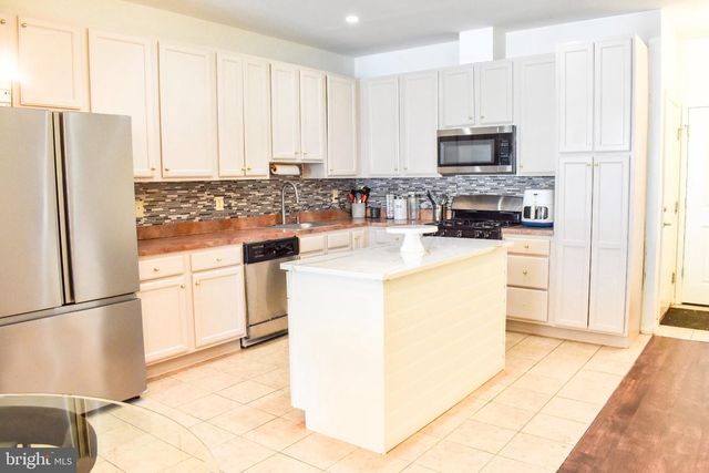 25 ROWAND WAY E, Clementon, NJ 08021