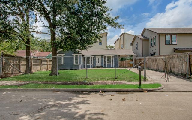 3330 Kelton Street, Houston, TX 77021