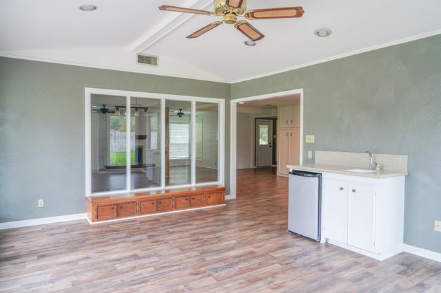 115 Neal Road, Wharton, TX 77488