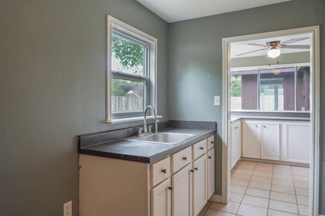 115 Neal Road, Wharton, TX 77488
