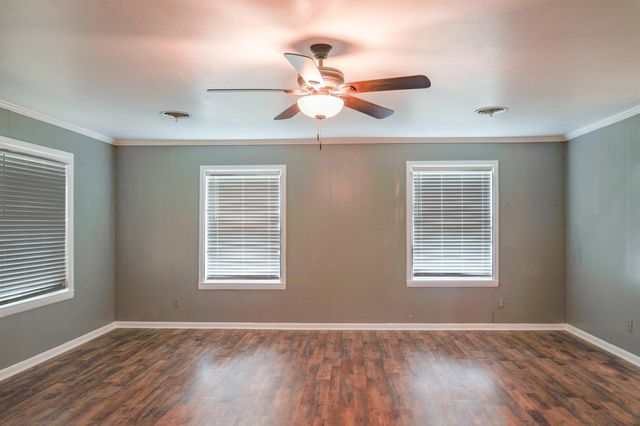 115 Neal Road, Wharton, TX 77488