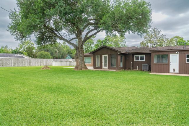 115 Neal Road, Wharton, TX 77488