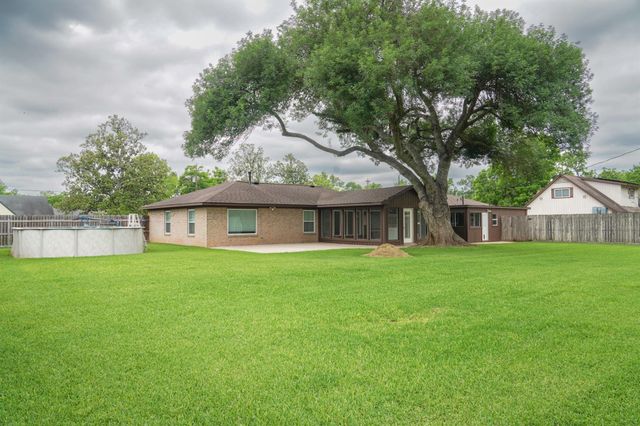 115 Neal Road, Wharton, TX 77488